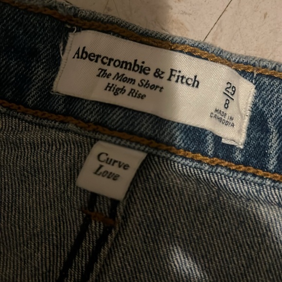 Abercrombie Curve High Rise Mom Short - Picture 5 of 5